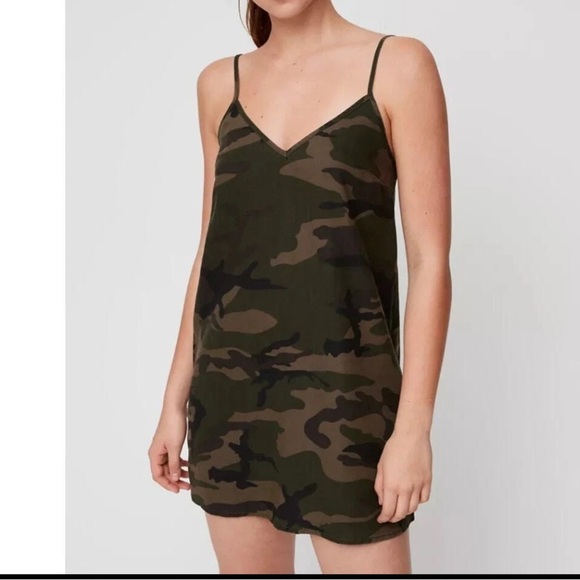 ❤️2/$30❤️[M]TNA WMN Yirrell Dress Green Camouflage Strap V-Neck Slip Mini - Picture 1 of 7